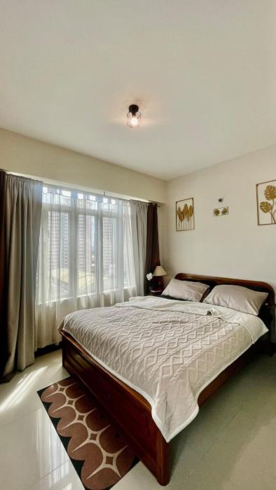 Elevated Staycation BGC Venice Grand Canal