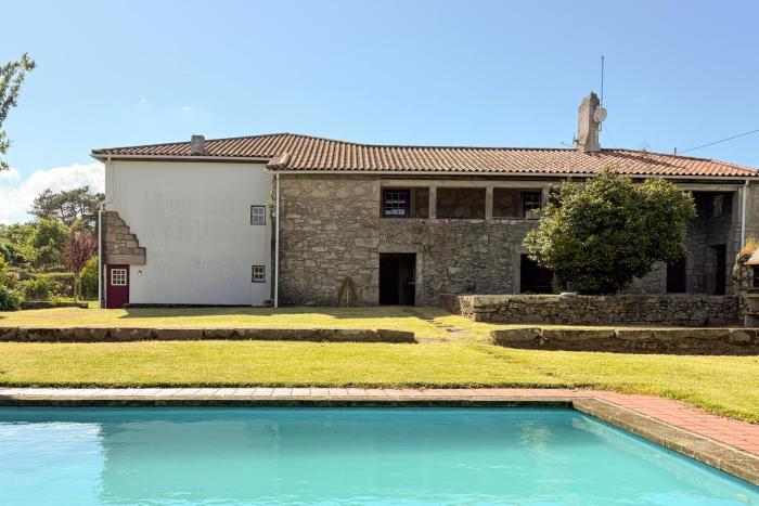 Casa das Pintoras Garden and Pool