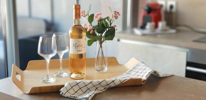 Modern Top-Floor Apartment with Terrace, AC & Free Private Secured Parking