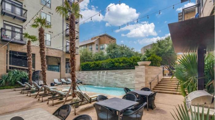 Cozy 1,100sf apartment in the heart of Legacy