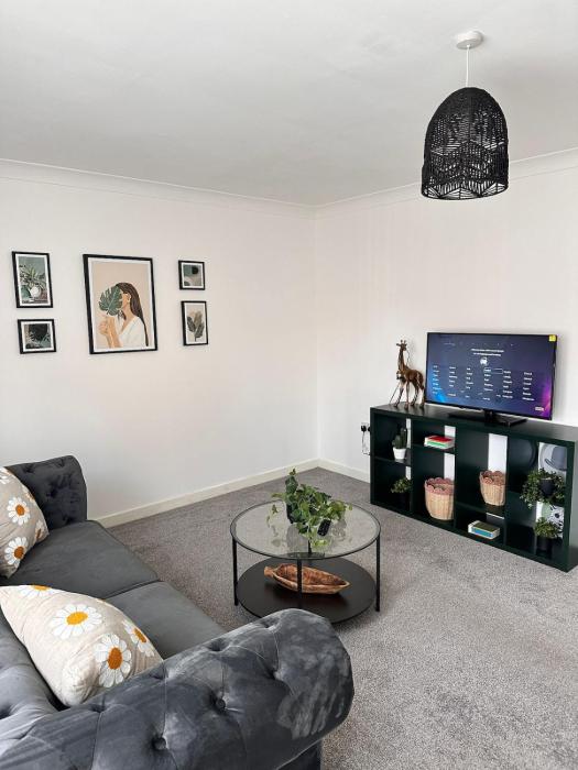 2BR Flat Free Parking Near Hampden and O2 Academy