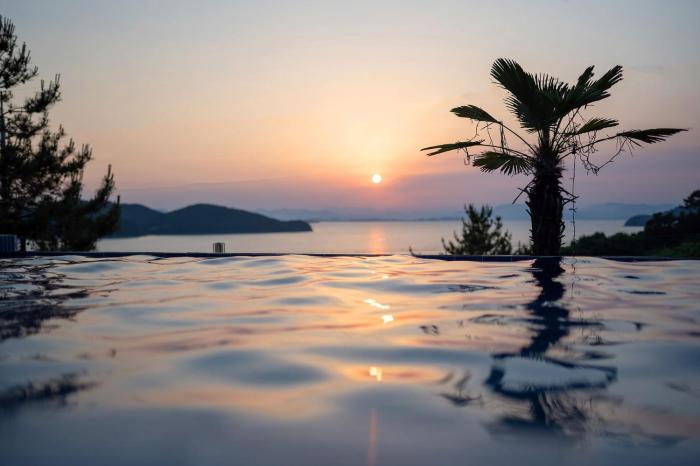 The Seolem Onsuswimmingpool Pension