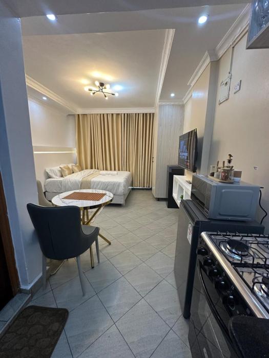 Pamoja stays - Modern studio near transit with balcony and workspace