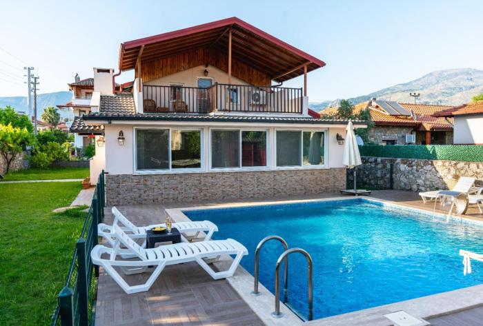 Villa Moon - Tranquil 3BR Villa with Private Pool