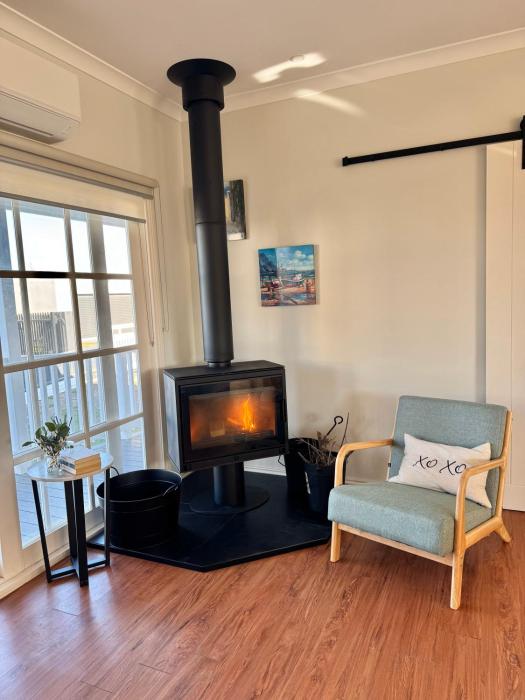 Coastal Sanctuary, EV, Pet Firendly with Fireplace, wood provided Just 50m to Kilcunda Beach and 100m to the Ocean View Hotel The Sticks and Copper Door Kitchen Accessibility Friendly