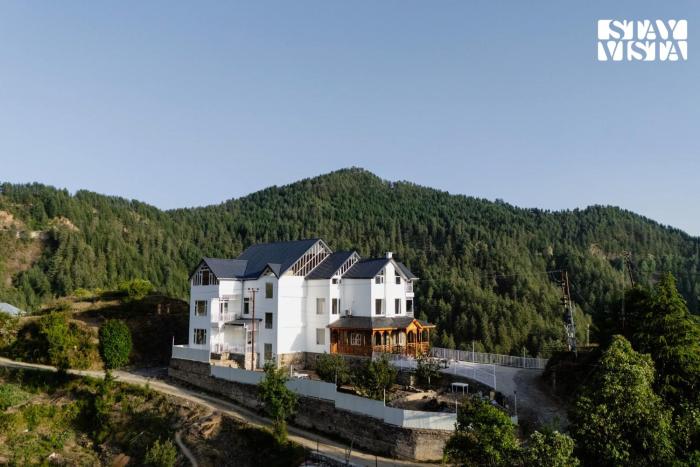 StayVista at The Altair Villa - 7BR villa in Theog with Bonfire, BBQ