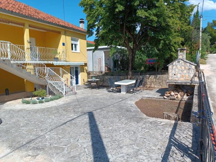 Sunny Family Apartment