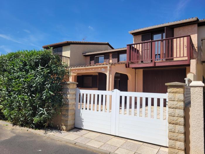 Domaine de vacances à 600m de la plage villa climatisée 3 chambres 7 couchages terrasse WIFI animations et piscines en supplément LRPDSD7