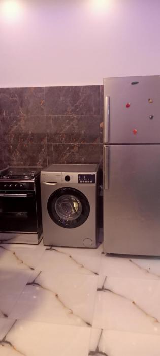 شقه للايجار غرفه وصاله ومطبخ وحمام بالهضبه الغردقه