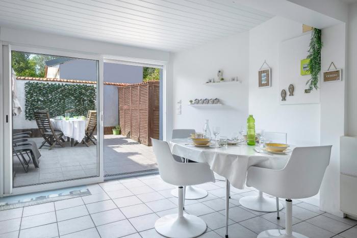 Vue mer, plage à 50m, Maison pour 4
