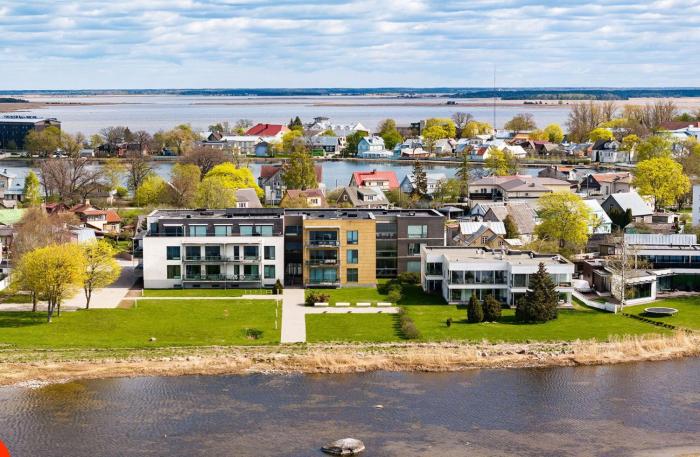 Stylish seaside apartment