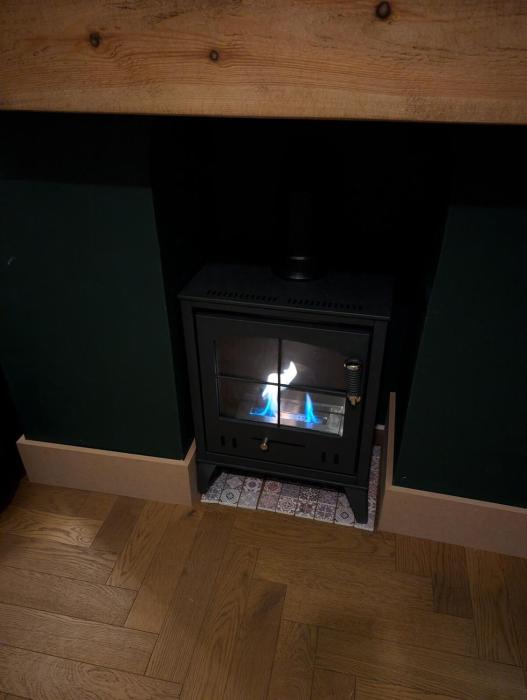 Luxury 3 bed house with off road parking for 2 cars, garden, 10 minutes from city-centre