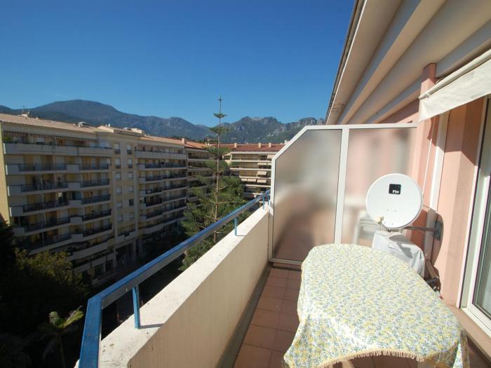 Studio climatisé avec terrasse, parking et alcôve – Centre de Menton, proche plages et commerces - FR-1-196-191