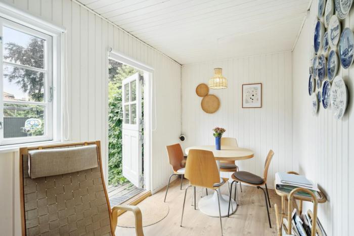 Lifestyle Near Sea And Town