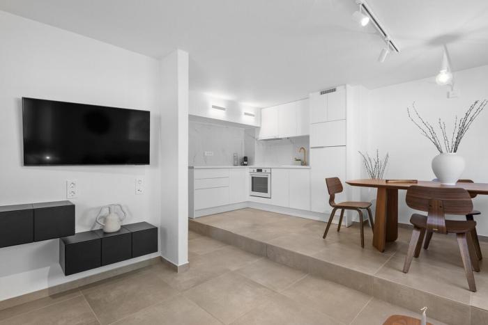 6622 Luxury Apartment with Shared Pool