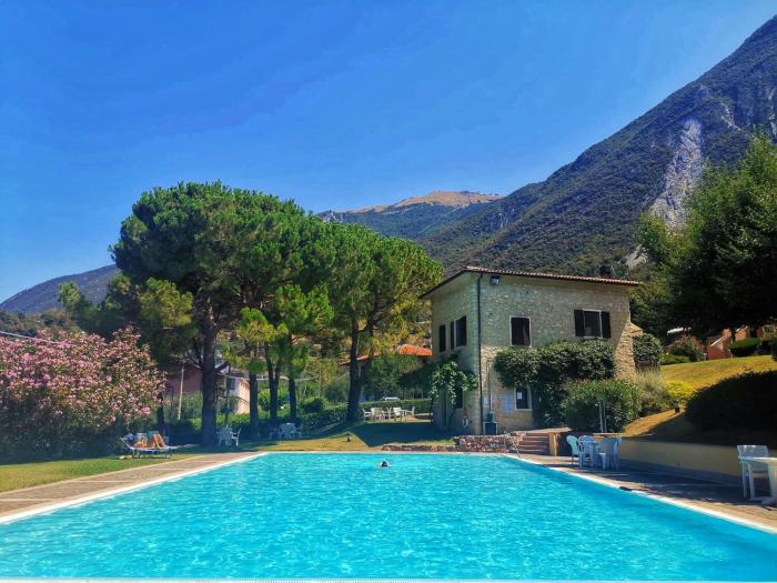 Lovely lake wiev&pool