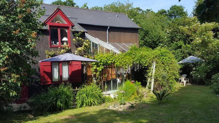 "Chambres dHôtes" Bord de Rance Au Rez-de-Jardin de la "Villa Cyrano"
