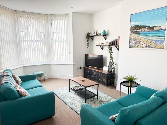 Private Parking, Central Llandudno, King Bed with Ensuite at Clement Lodge