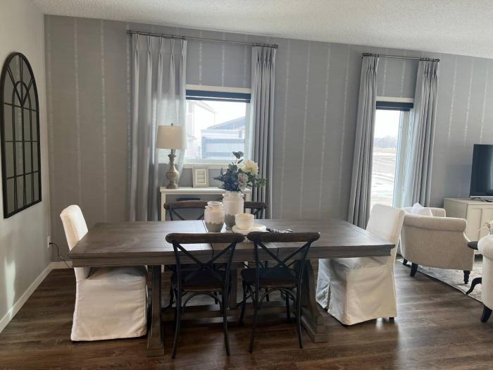 Le Reve Show Home 3BD, AC, sleep 9 , Beaumont