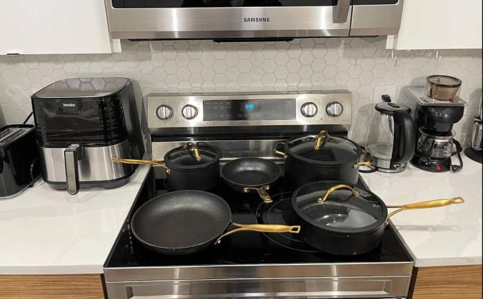 Full Luxury home 4 BD ,AC,sleep 14,BBQ, 2V Garage