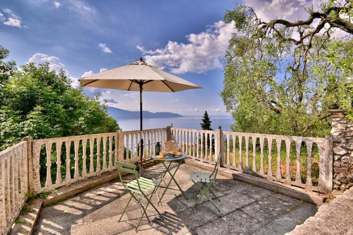 Antica Limonaia by Theater Home