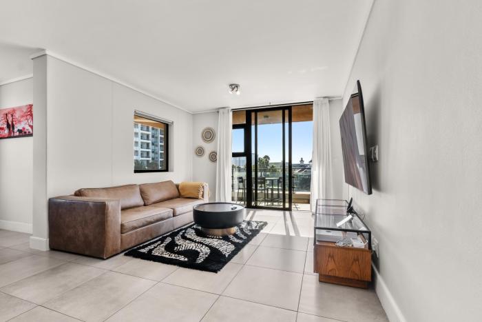 Waters Edge Luxury Apartment Century City