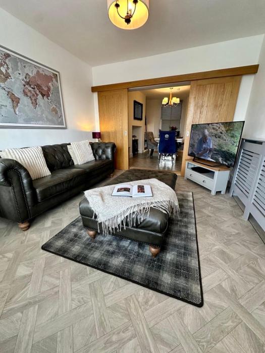 Luxury Pet Friendly 3 Bedroom Home with Copper Bath