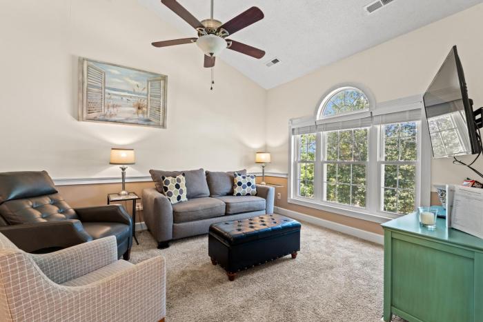 1 BR Condo with Water and Golf Views!, Sleeps 2