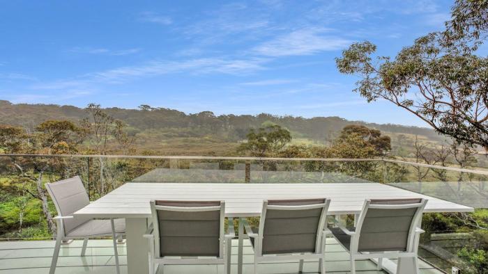 The Olive House Backs Blue Mountains National Park