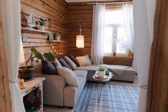 Cozy summer nest in the city center by the river