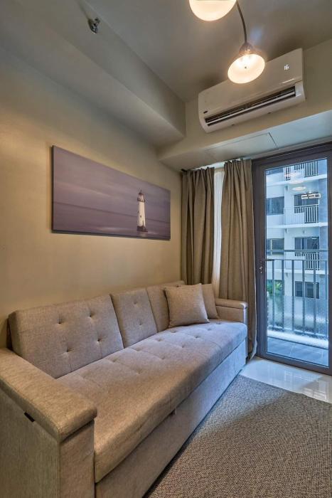 Minimalist Stay Mall of Asia WiFi, Netflix, Self Checkin