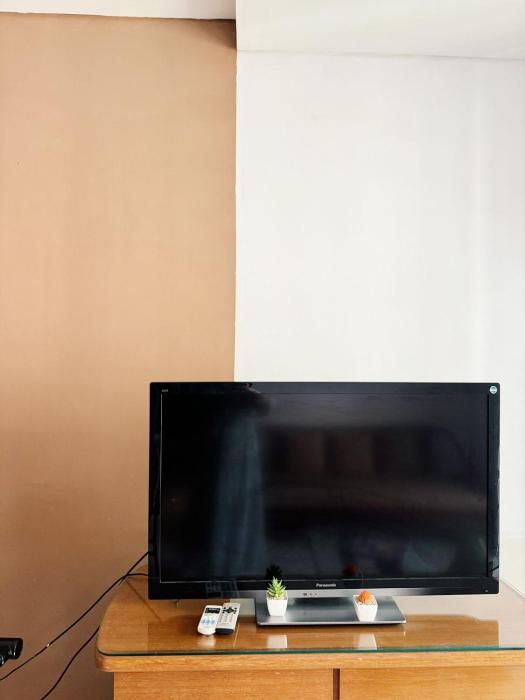 Urban Oasis 1 3BR Apartment with facilities in Central Jakarta