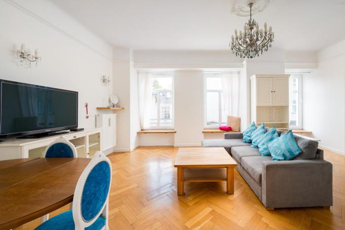 Mokotowska Royal Apartment by BookingHost