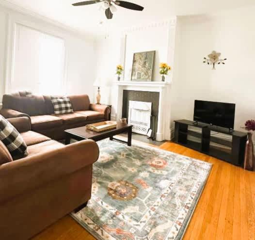 Stunning 3BR-Private Entrance-Renovated-Near City