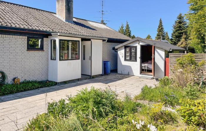 Gorgeous Home In Væggerløse With Wifi