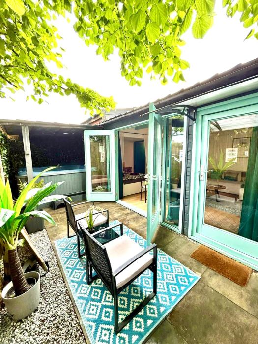 Cozy comfortable house with jacuzzi & private garden near Amsterdam