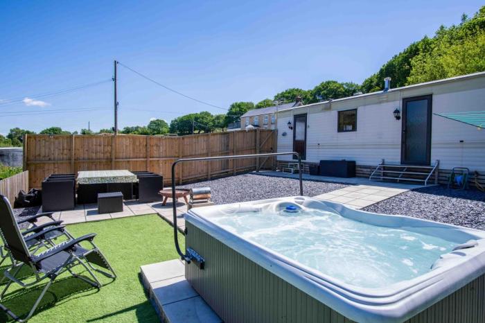 Hopkins Retreat - 3 Bedroom Caravan - Hot Tub