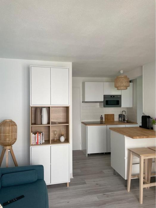 Appartement rénové avec piscine, plage 2mns à pied