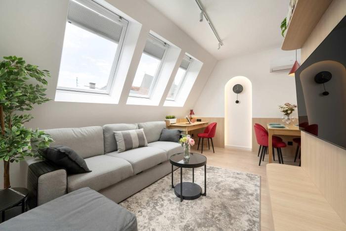 Climatic Apartment in the Centre of Wrocław Near the Market Square by Noclegi Renters