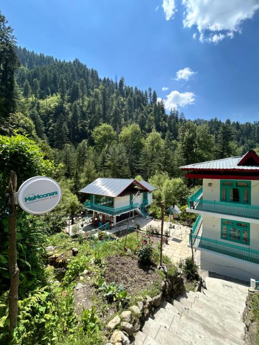 MeMooners Hostel & Riverside Cafe