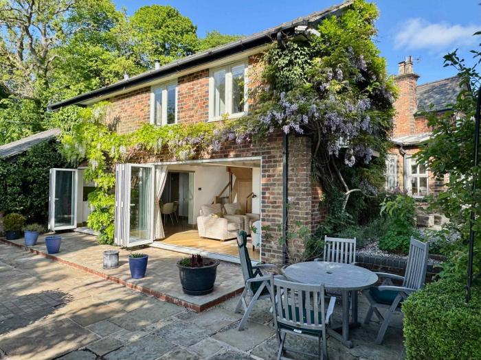 2-Bed Cottage Garden Views near the Peak District