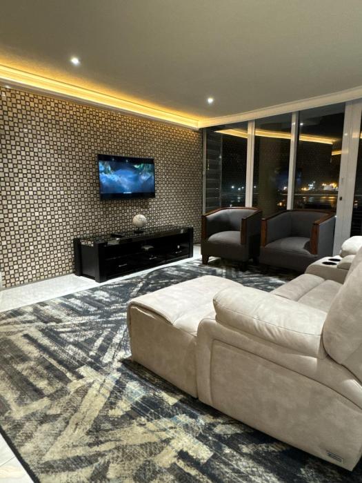 Accommodation Front - Phenomenal 6 Sleeper with Harbour Views