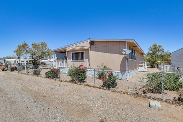 Snowbird Heaven Rural Quartzite Home Near Hiking