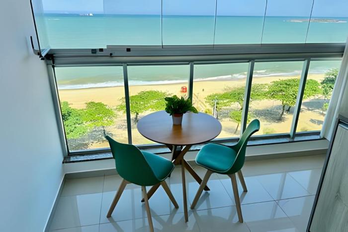 G602 FRENTE MAR Piscina Ar cond Garagem