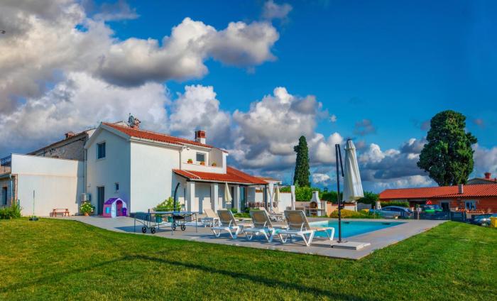 Villa Kati Bati, a perfect summer villa with pool