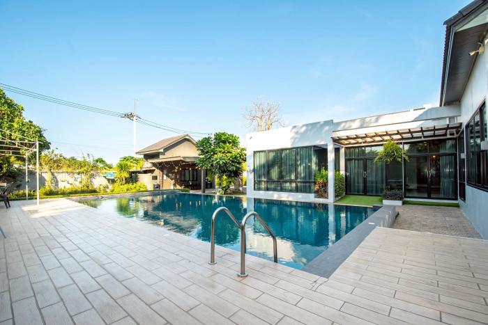 Penny - Farthing Pool Villa