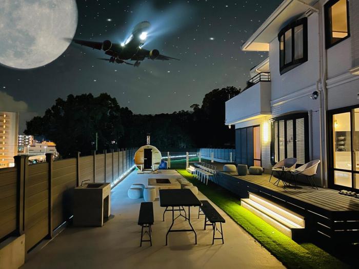 New AirportHills 1400ｍ2 絶景露天風呂1棟2階貸切 駐車場4台 サウナ BBQ施設 ペット