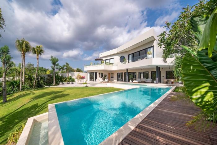 Stunning 6BR villa in an exclusive residence