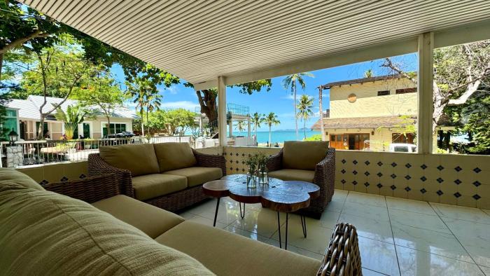 Tiki White House