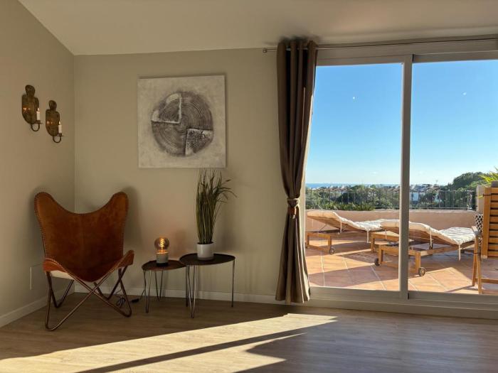 Luxurious 3 bedroom penthouse - Duquesa Fairways